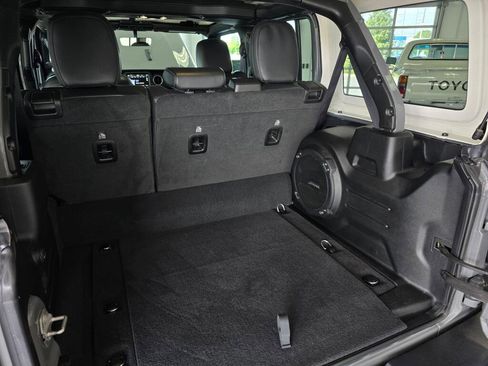 Used 2023 Jeep Wrangler Unlimited Sahara AWD/4WD image 16