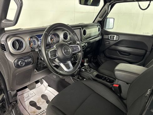 Used 2022 Jeep Wrangler Unlimited Sahara AWD/4WD image 17