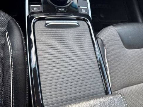 Used 2022 Kia Niro EX w/ Cold Weather Package image 30