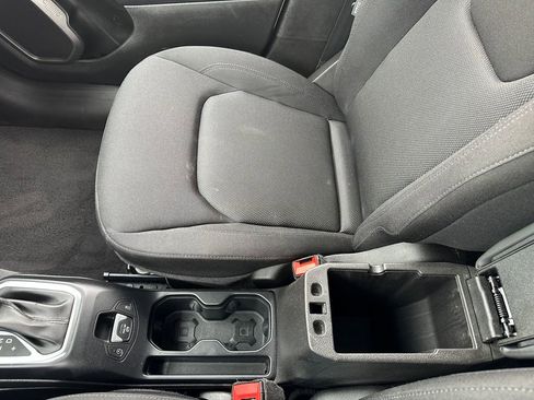Certified 2023 Jeep Renegade Latitude AWD/4WD image 30