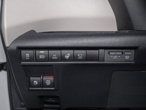 Used 2024 Toyota Sienna Platinum image 19