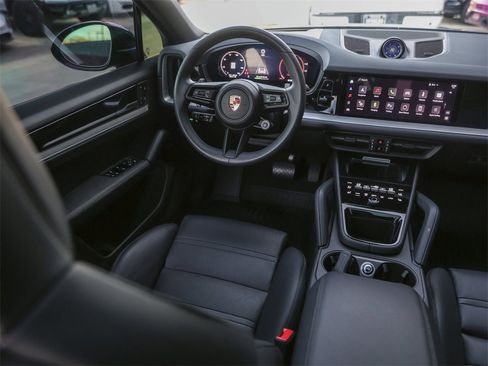 Certified 2025 Porsche Cayenne E-Hybrid Coupe image 34