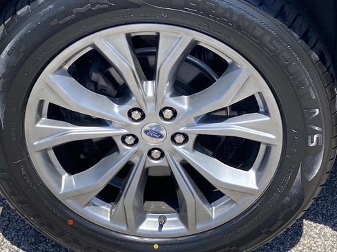 Used 2022 Ford Explorer Limited w/ Equipment Group 301A AWD/4WD image 27