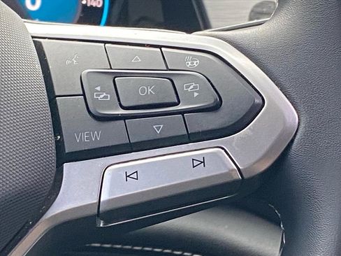 Certified 2024 Volkswagen Atlas Cross Sport SE image 8