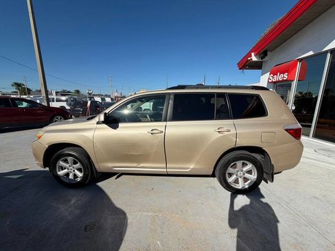 Used 2010 Toyota Highlander Base 4dr SUV image 5