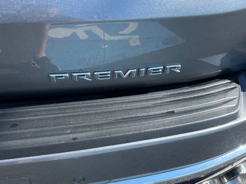 Used 2021 Chevrolet Suburban Premier w/ Premium Package AWD/4WD image 10