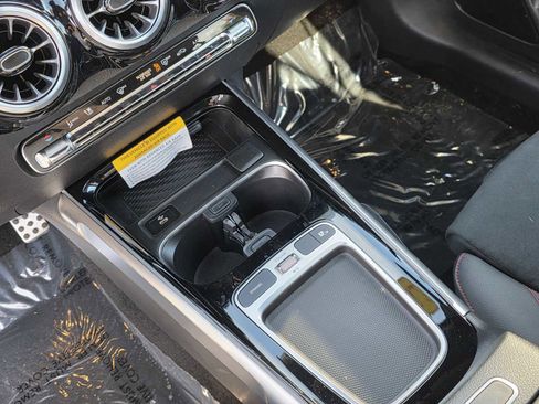 Used 2025 Mercedes-Benz GLB 250 image 19