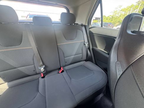 Used 2026 Kia Niro LX FWD image 35