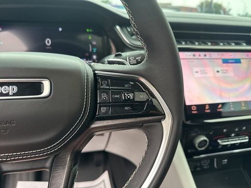 Used 2022 Jeep Grand Cherokee Overland w/ Luxury Tech Group IV image 27