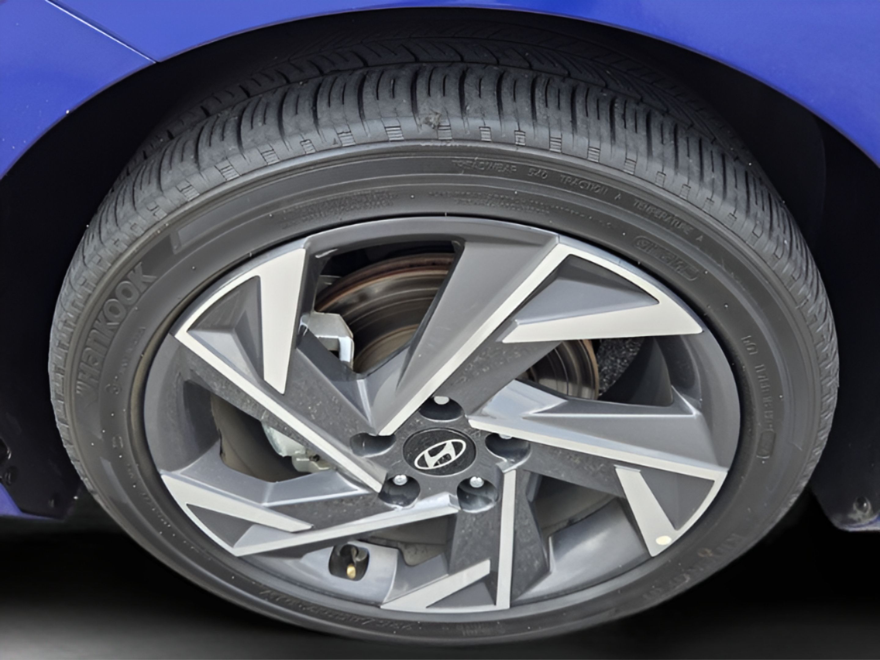 Used 2025 Hyundai Elantra SEL FWD image 30