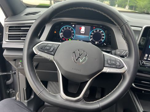 Used 2024 Volkswagen Atlas Cross Sport SE w/ Panoramic Sunroof Package image 16