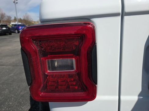 Used 2024 Jeep Wrangler Sahara AWD/4WD image 10