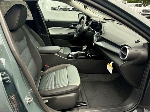 New 2026 Chevrolet Trax LT w/ Driver Confidence Package FWD image 31