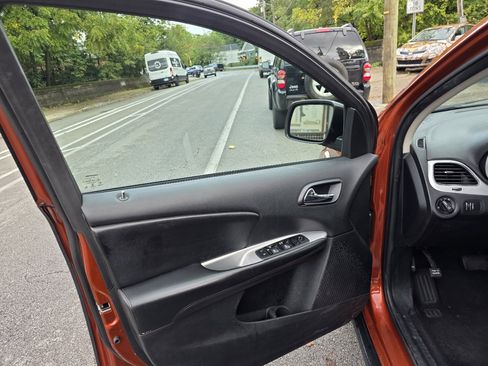 Used 2014 Dodge Journey SXT w/ Flexible Seating Group image 18