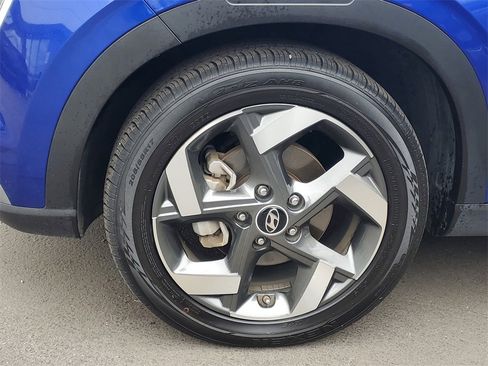 Used 2023 Hyundai Venue Limited image 7