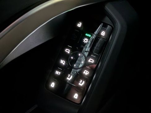 Used 2025 Audi Q5 Premium w/ Convenience Package image 9