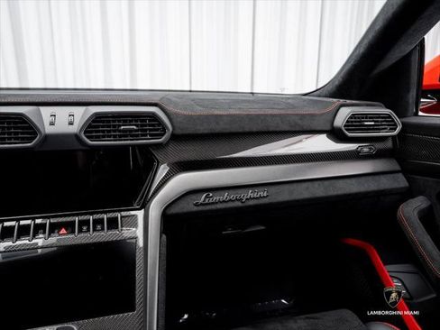 Used 2023 Lamborghini Urus Performante AWD/4WD image 45