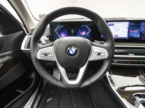 Used 2023 BMW X7 xDrive40i w/ Dynamic Handling Package image 17