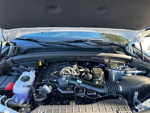 New 2025 Jeep Grand Cherokee L Altitude image 9