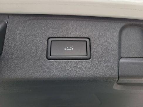 Used 2024 Volkswagen Atlas SE FWD image 7