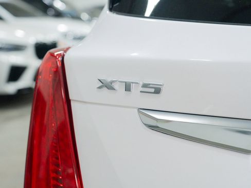 Used 2018 Cadillac XT5 Premium Luxury w/ Driver Assist Package image 9