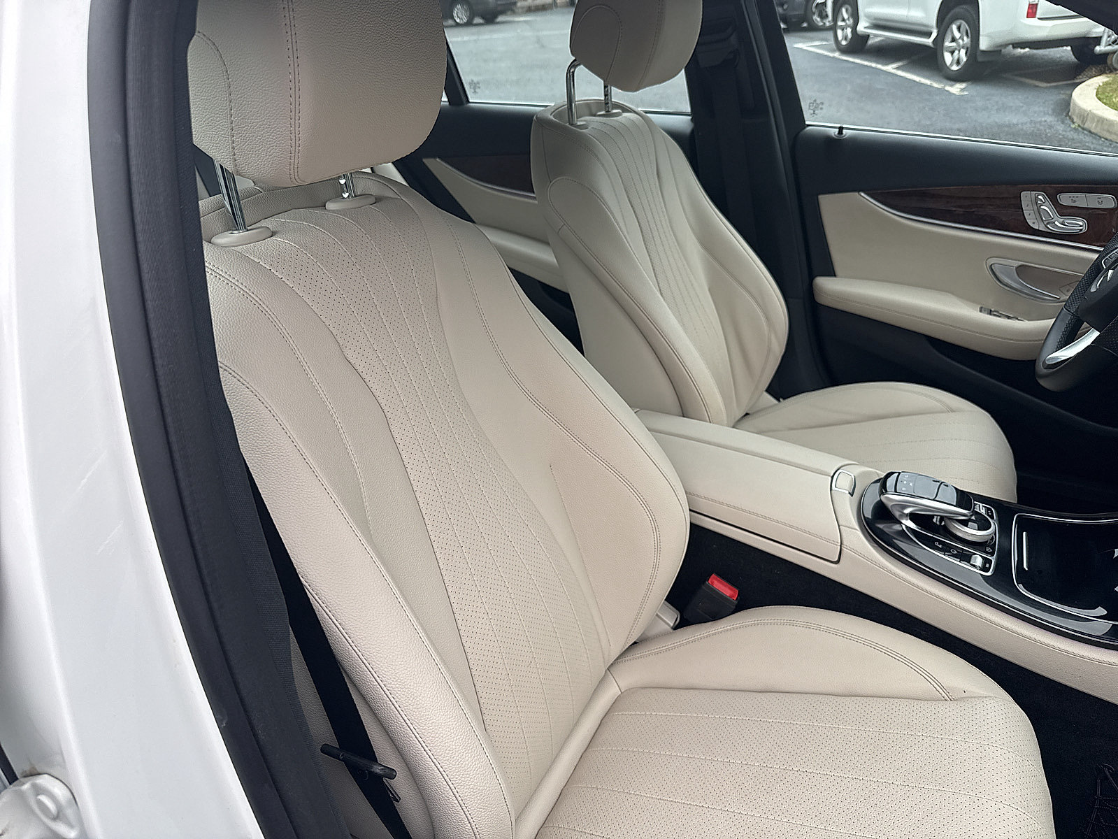 Used 2017 Mercedes-Benz E 400 4MATIC Wagon image 40