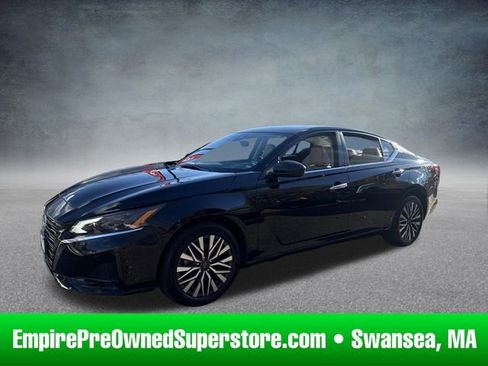 Used 2024 Nissan Altima 2.5 SV image 1