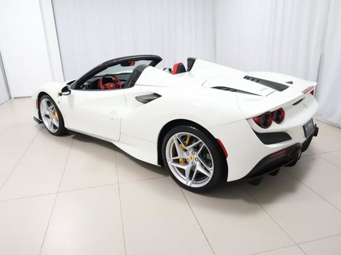 Used 2023 Ferrari F8 Tributo RWD image 15
