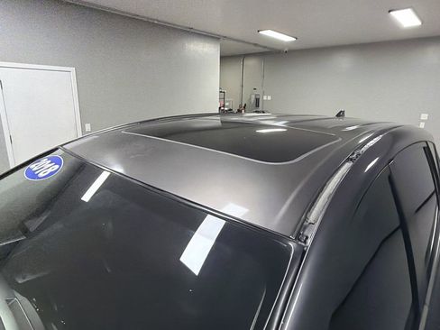 Used 2018 Toyota RAV4 XLE w/ Preferred Accessory Package FWD image 9