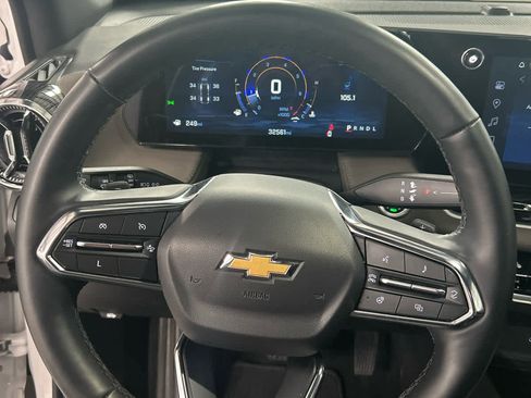 Used 2025 Chevrolet Equinox LT w/ Convenience Package II image 12