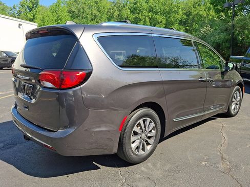 Used 2020 Chrysler Pacifica Touring-L Plus FWD image 6