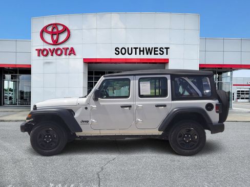 Used 2025 Jeep Wrangler Unlimited Sport AWD/4WD image 3