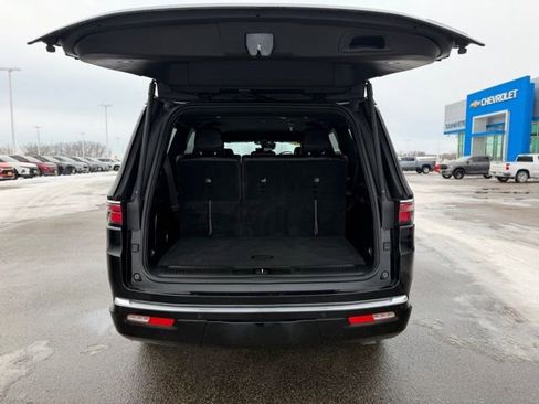Used 2024 Jeep Wagoneer Series II w/ Flexible Seating Group AWD/4WD image 14