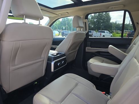Used 2022 Ford Expedition XLT AWD/4WD image 10
