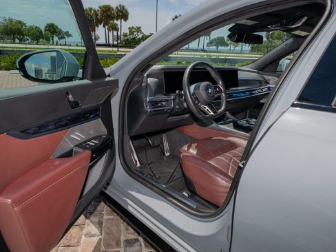 Used 2023 BMW 740i w/ Parking Assistance Package RWD image 73