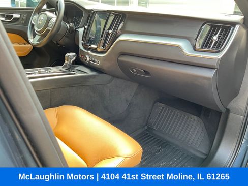 Used 2018 Volvo XC60 T5 Momentum w/ Convenience Package image 8