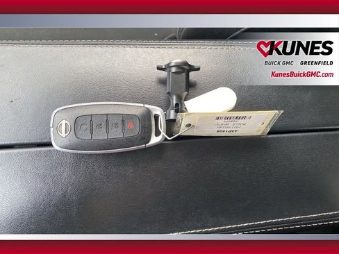 Used 2023 Nissan Rogue SV image 18