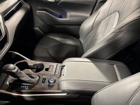 Used 2020 Toyota Highlander Platinum AWD/4WD image 28