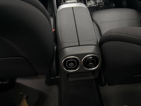Used 2026 Mercedes-Benz GLC 300 4MATIC image 23