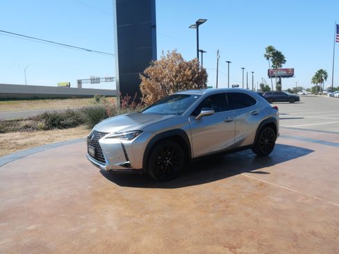 Used 2021 Lexus UX 200 w/ Accessory Package (Z2) image 6