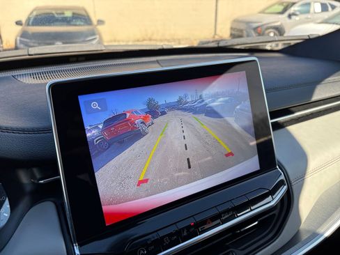 Used 2025 Jeep Compass Limited image 25