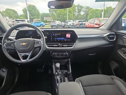 Used 2025 Chevrolet TrailBlazer LT w/ Convenience Package FWD image 13