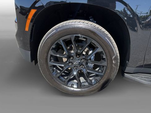 Used 2026 Chevrolet Suburban LS w/ LPO, Dark Essentials Package AWD/4WD image 9