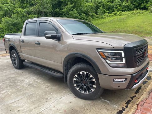 Used 2024 Nissan Titan PRO-4X w/ Pro-4x Convenience Package AWD/4WD image 3