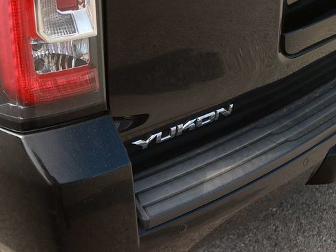 Used 2018 GMC Yukon SLE AWD/4WD image 8
