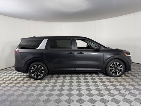 Used 2024 Kia Carnival EX FWD image 7