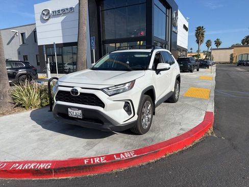 Used 2023 Toyota RAV4 XLE Premium image 5