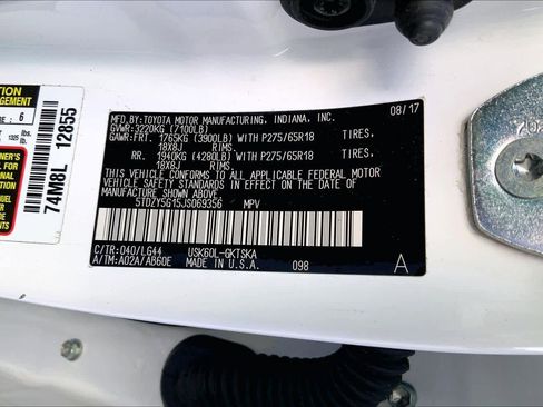 Used 2018 Toyota Sequoia SR5 w/ Premium Package image 31