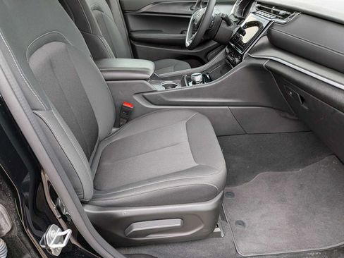 Used 2025 Jeep Grand Cherokee Laredo X w/ Luxury Tech Group I AWD/4WD image 20