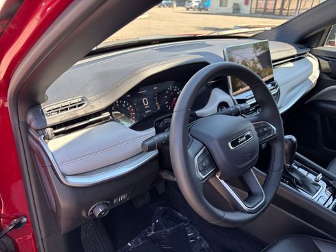 Used 2025 Jeep Compass Limited AWD/4WD image 36